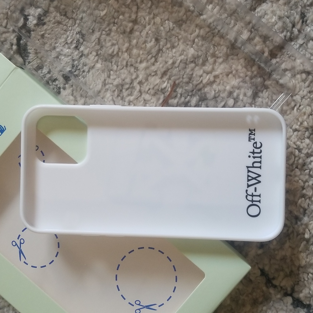 OFF-WHITE New iphone 12 hard shell Arrow Case NEW in Box - Picture 9 of 9